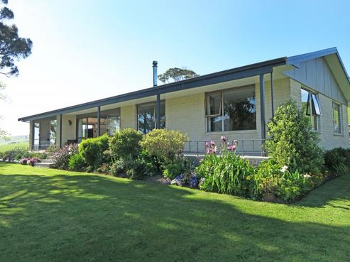 2 Purakaunui Falls Road, Owaka