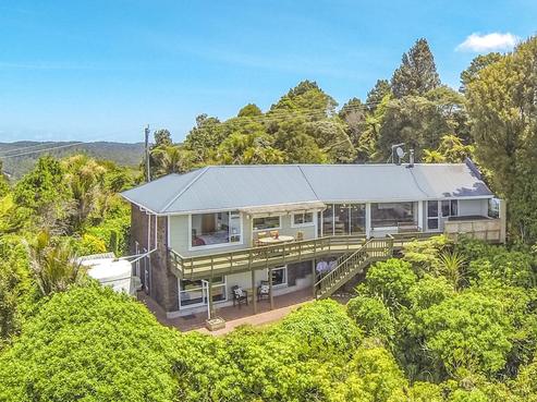 511 Scenic Drive, Waiatarua
