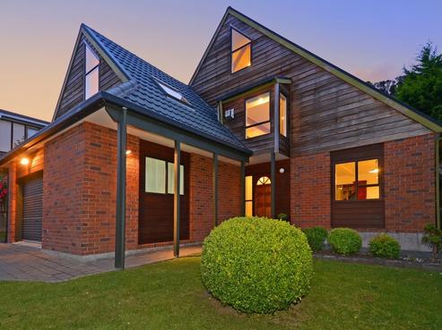 8 Pioneer Grove, Silverstream