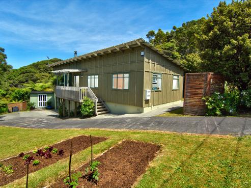 185 Piha Road, Piha