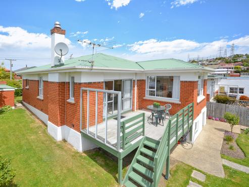 121 Centennial Avenue, Helensburgh