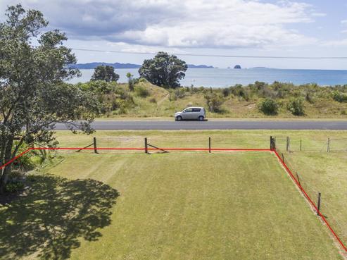 11 Marine Parade, Cooks Beach