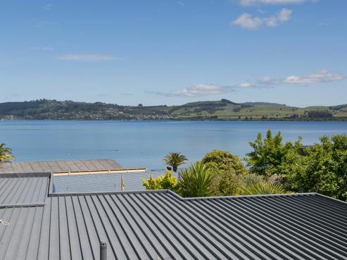 4/230 Lake Terrace, Waipahihi