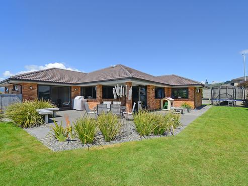121 Kirton Drive, Riverstone Terraces