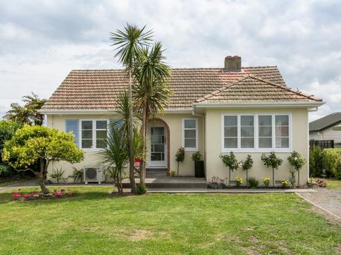 605 Massey Street, Akina