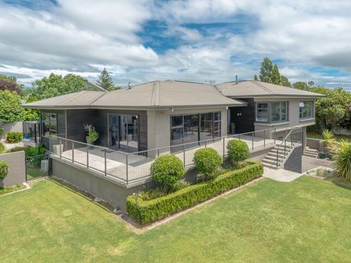 14 Pollock Drive, Chartwell