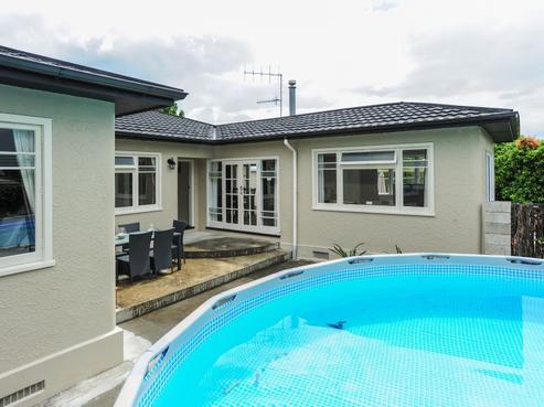 902 Tawa Street, Mahora
