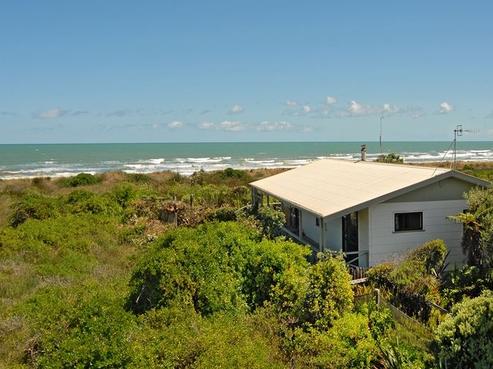 7 Marine Parade, Otaki Beach
