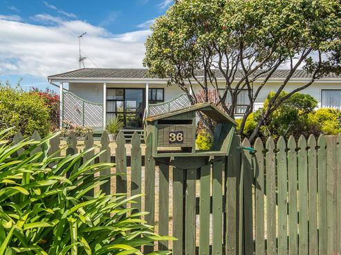 36 Arnold Grove, Paraparaumu Beach