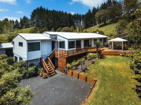 9 Wendy Road, Waitakere