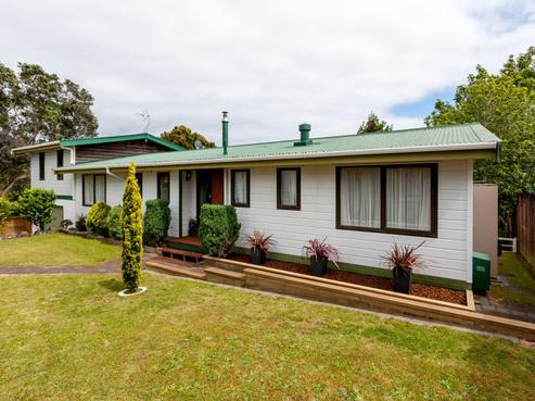 8 Pararewa Drive, Whalers Gate