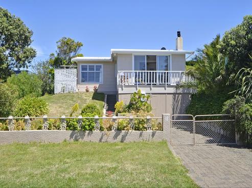 18 Blue Pacific Parade, Riversdale Beach