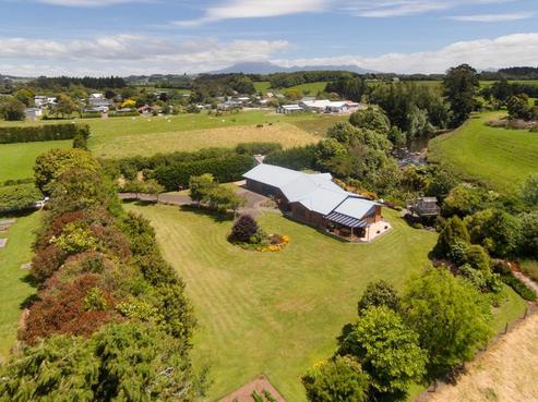 10 Cross Street, Lepperton