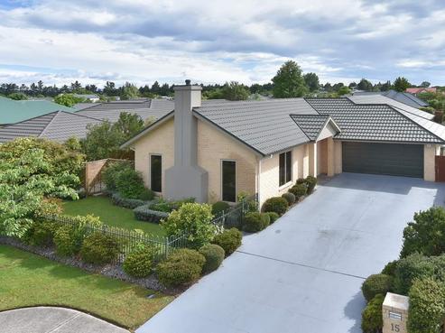 15 Paget Drive, Woodend