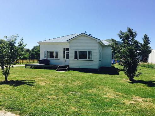 127 Main Road, Tolaga Bay