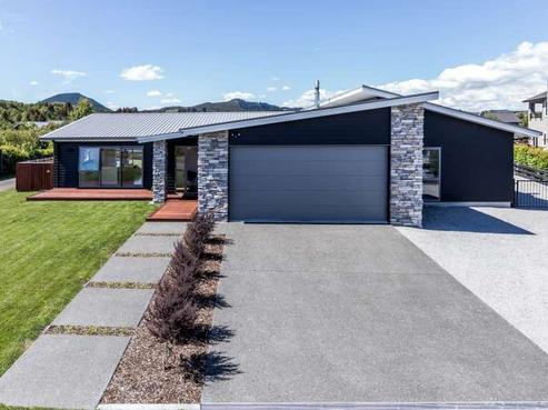 18 Montgomery Crescent, Kinloch
