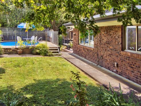 824 West Coast Road, Oratia