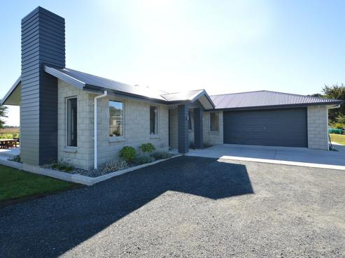 39 Black Road, Otatara