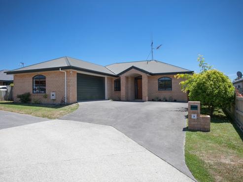 18 Holford Place, Huntington