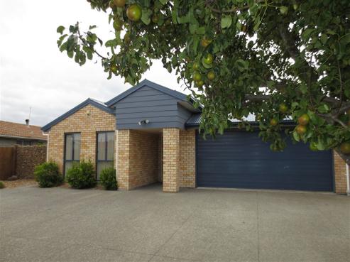 33 Bayswater Crescent, Bromley
