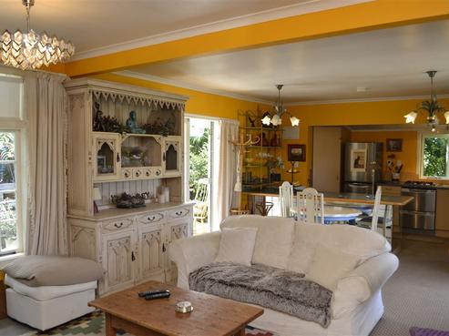 104 Hill Road, Palm Beach
