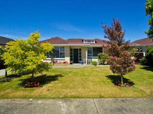 12 Holyoake Crescent, Avalon