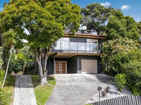 76 Daffodil Street, Titirangi