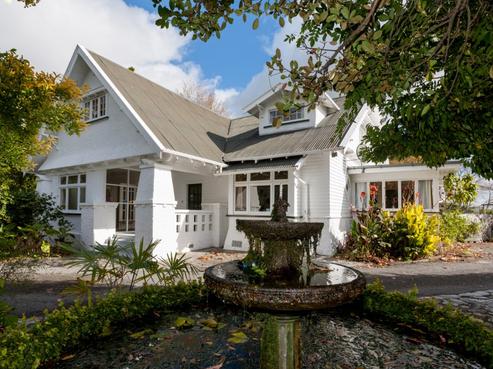 136 Main Road, Clive