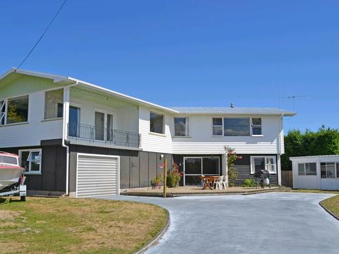 32 Aubrey Crescent, Rainbow Point