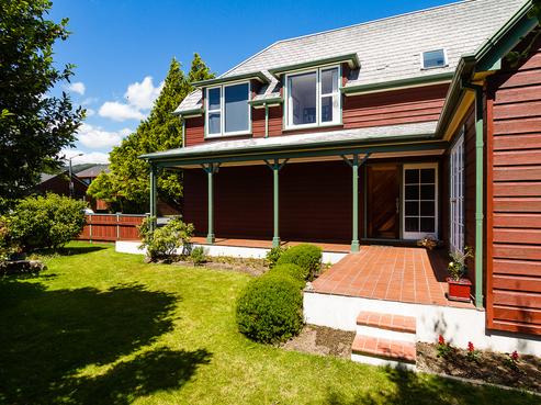 14 De Menech Grove, Avalon