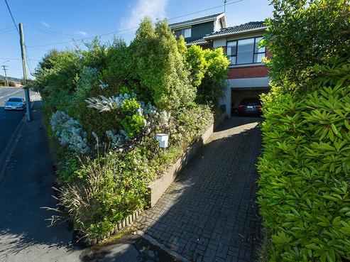 208 Pine Hill Road, Dalmore