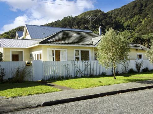 2 Kauri Street, Eastbourne