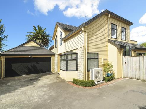 2/24 Totara Crescent, Woburn