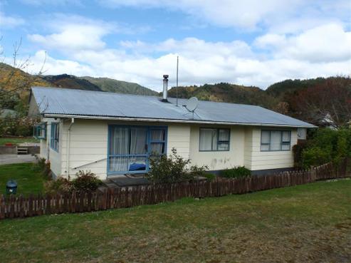 7 Mace Street, Reefton