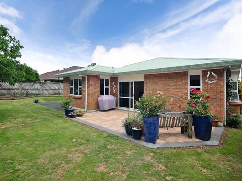 8 Sheriff Place, Riverlea