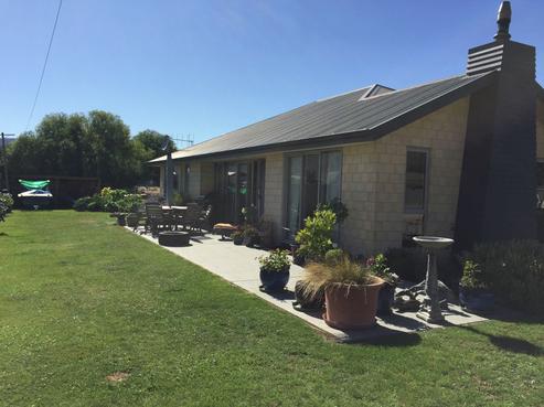 105 Main Road, Luggate