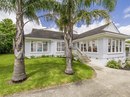 6 Cambridge Road, Riverhead