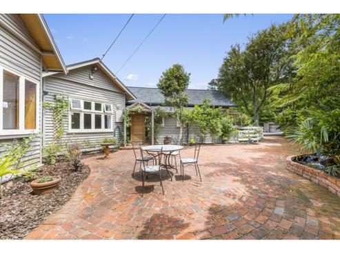 38 Rakeiora Grove, Korokoro
