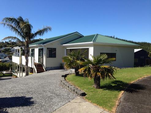 111 Titiro Place, Onemana