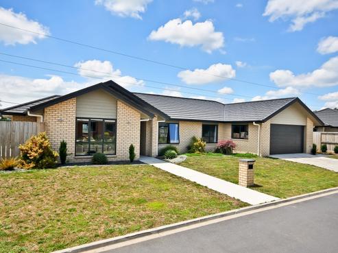 8 Briar Rose Court, Huntington