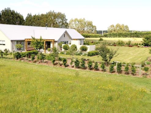 1791 Cust Road, Cust