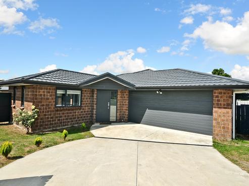 24 Landmark Court, Huntington