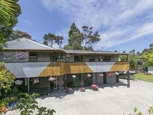 124 Takahe Road, Titirangi