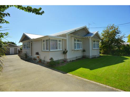 11 Lee Street, Southbridge