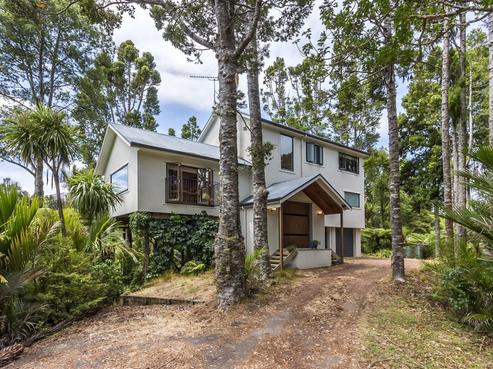 710 Huia Road, Parau