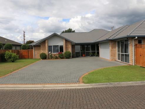 8 Great West Road, Westbrook