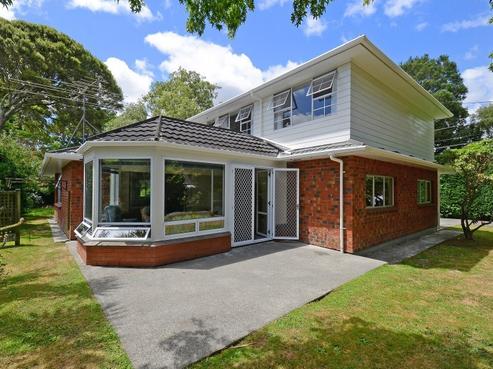 108 Barton Avenue, Heretaunga