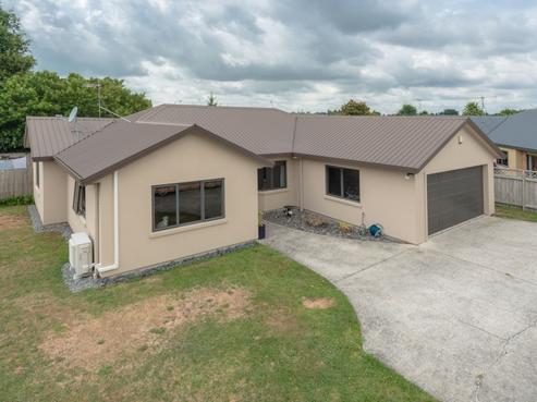 14 Saxon Woods Drive, Rototuna North