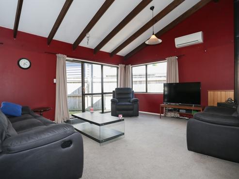27 Jeffares Place, Taradale