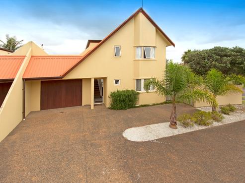 1/137 Lakeside Drive, Orewa